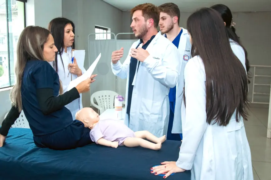 Medicina na UCP de Pedro Juan: estações de simulação  clínica garantem excelência no preparo para o Revalida