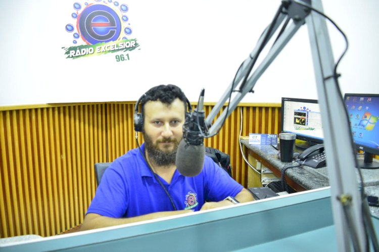 Carlos Bernardo concede entrevista em rádio de Nova Andradina