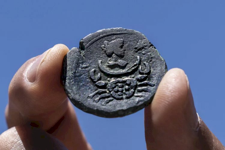 Encontrada em Israel moeda de 1850 anos que representa deusa romana