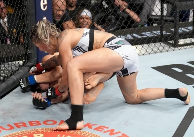 Com nocaute sobre Ariane Lipski, Priscila Pedrita alcança incrível recorde no UFC; saiba mais
