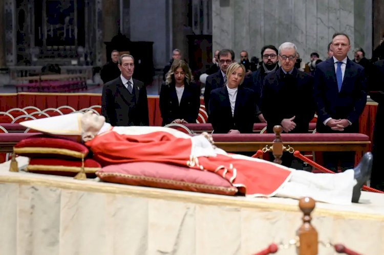 Funeral de Bento XVI: Corpo de do Papa emérito é velado na Basílica de São Pedro