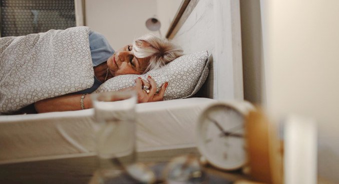 Distúrbio de falar enquanto dorme está associado à falta de sono e pode indicar problema de saúde