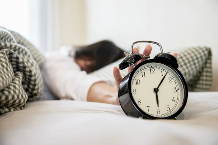 Melatonina não é remédio para dormir nem suplemento, mas é essencial para o sono; veja 6 pontos sobre o hormônio