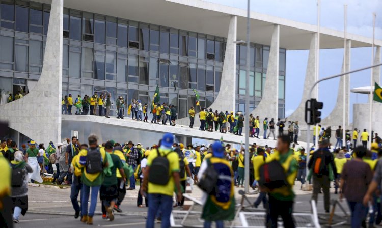 Moraes aceita denúncia contra participantes de atos golpistas