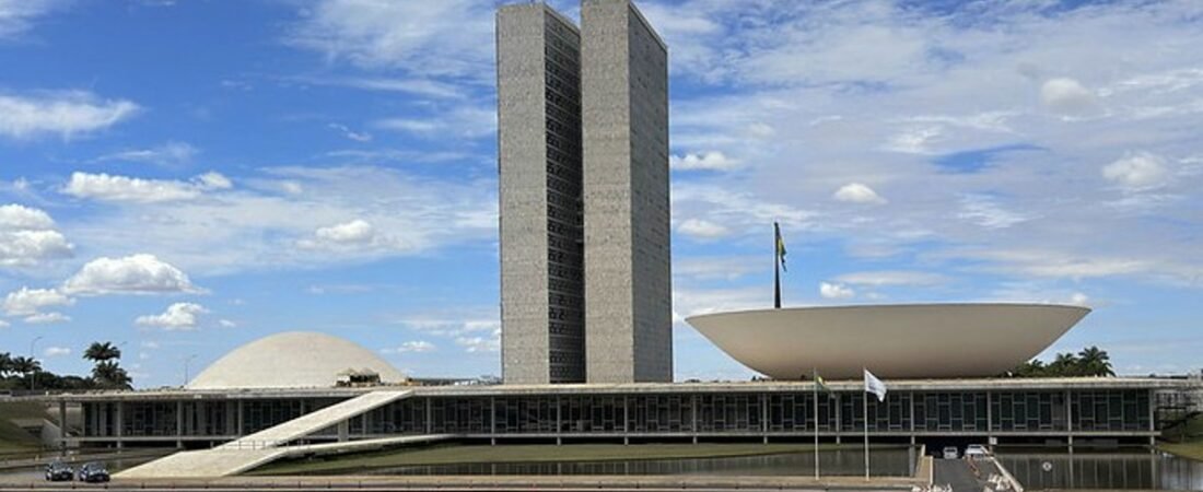 Câmara terá 183 estreantes em 2027; renovação chega a 35,67%