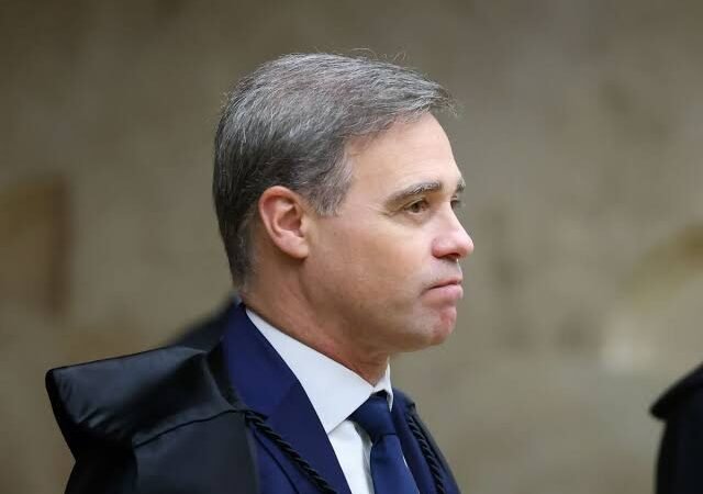 TSE manda retirar vídeo de Janones e Lindbergh sobre supostas propostas de Flávio Bolsonaro